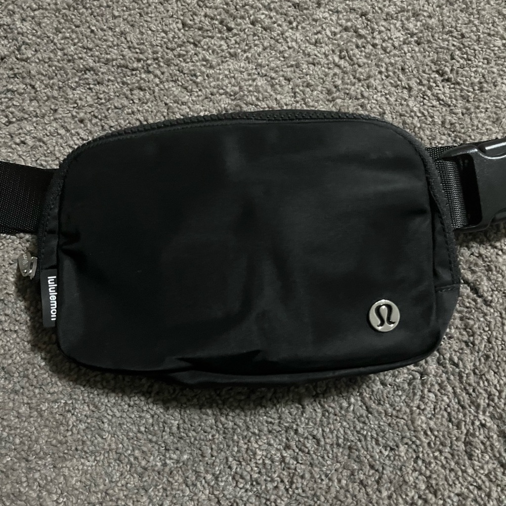 Lululemon belt bag